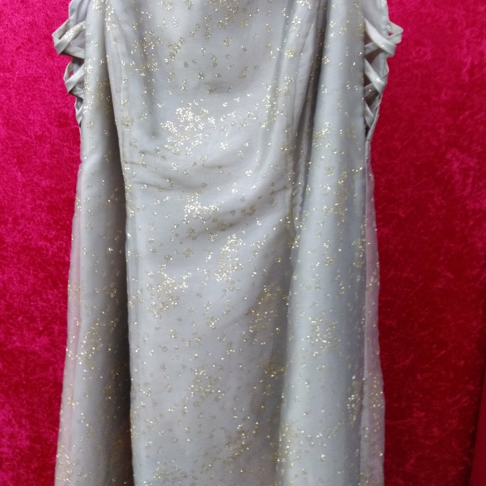 Dresses - Picture 4 of 4